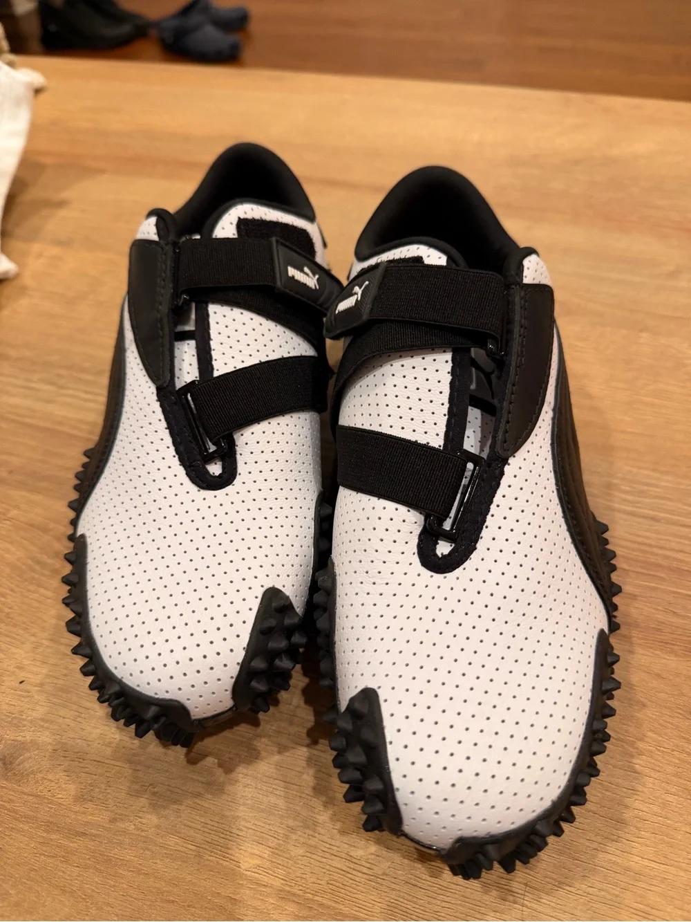 Puma womens White and Black Spike Track Trainers size 8 stylish wear